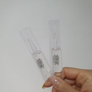 유니베르소 산소앰플 7일 집중케어 앰플 — 5점을 준 리뷰어가 2021년 4월 올린 사용 사진