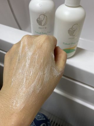 mom e 맘이 내추럴 베이비 케어 샴푸앤바스+로션 — 3점을 준 리뷰어가 2021년 1월 올린 사용 사진