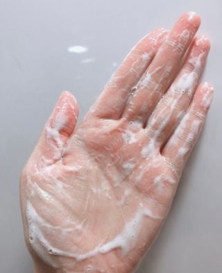 프리마인 메이크업과 들뜨는 각질까지 한방에 깐달걀로! 순하기까지한 셀베이스 그린티클렌저(200ml) — 5점을 준 리뷰어가 2023년 5월 올린 사용 사진