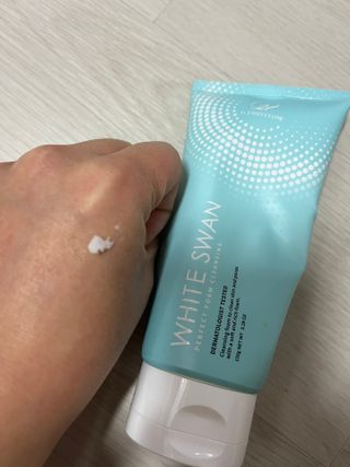오투에니원 화이트 스완 퍼펙트 폼 클렌징 150g 퍼프증정 — 4점을 준 리뷰어가 2022년 12월 올린 사용 사진