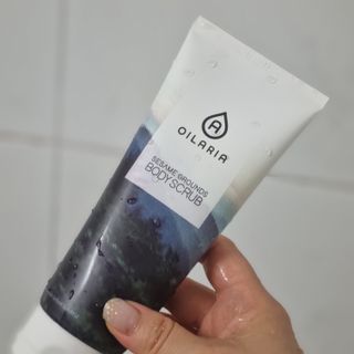 오일아리아 뉴트리 모이스처라이징 세사미 씨드 오일로션 & 데일리 디톡스 세사미 그라운즈 바디스크럽 — 5점을 준 리뷰어가 2023년 6월 올린 사용 사진