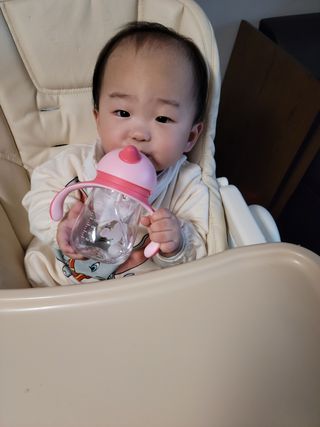 유비맘 트라이탄 코니빨대컵_컬러 랜덤 발송 — 5점을 준 리뷰어가 2020년 12월 올린 사용 사진