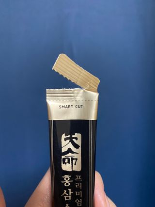 헬스업_천명진프리미엄홍삼스틱_10ml x 30포 — 4.5점을 준 리뷰어가 2021년 3월 올린 사용 사진