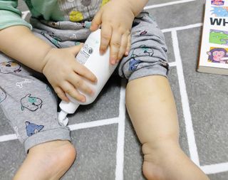 mom e 맘이 내추럴 베이비 케어 샴푸앤바스+로션 — 5점을 준 리뷰어가 2021년 1월 올린 사용 사진