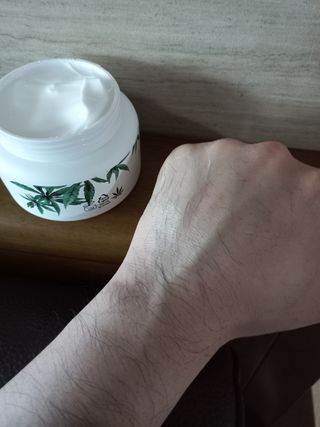 버텍스넘버원 버텍스 넘버원 햄프씨드오일 핸드밤, 바디크림 — 5점을 준 리뷰어가 2022년 3월 올린 사용 사진
