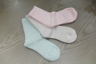 [사이즈가 있는 양말 필로이]여자 순면 통파일 꿀잠 수면 양말【 S, M, L 】3가지 사이즈_컬러 랜덤 3족 — 5점을 준 리뷰어가 2022년 10월 올린 사용 사진