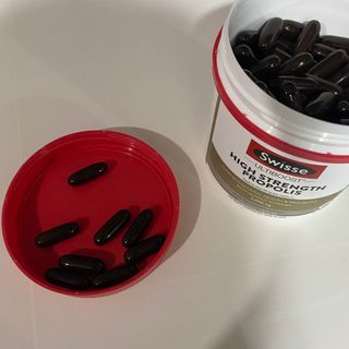 Swisse 스위스 고함량 프로폴리스 2,000mg 210정 — 4.5점을 준 리뷰어가 2021년 11월 올린 사용 사진