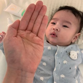 mom e 맘이 내추럴 베이비 케어 크림+바디오일 — 5점을 준 리뷰어가 2021년 1월 올린 사용 사진