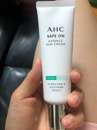 [AHC] 세이프온 에센스 선크림 올리브영 스페셜 증정 기획세트 — 4점을 준 리뷰어가 2022년 6월 올린 사용 사진