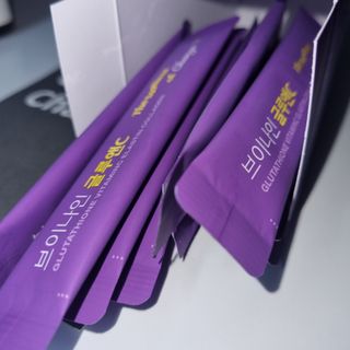 브이나인 글루타치온 비타민C 콜라겐 세라마이드 14포 1BOX — 4점을 준 리뷰어가 2022년 8월 올린 사용 사진