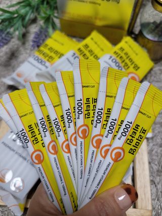 서울약사신협 프리미엄 비타민C 1,000mg_2.5g x 50포 — 5점을 준 리뷰어가 2021년 9월 올린 사용 사진