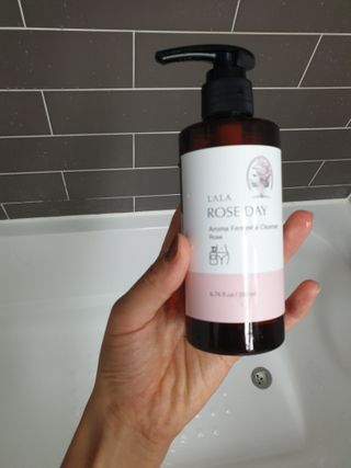 라라로즈데이 시즌2 여성청결제 200ml 아로마 페미민 클렌저, 독일더마인증 — 5점을 준 리뷰어가 2021년 9월 올린 사용 사진