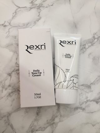 렉스리 데일리 톤업 크림 Rexri Daily Tone Up Cream — 5점을 준 리뷰어가 2022년 10월 올린 사용 사진