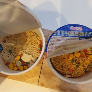 NISSIN 닛신 컵누들  4종 - 씨푸드오리지날, 씨푸드 스파이시, 씨푸드 커리, 씨푸드 XO소스 — 5점을 준 리뷰어가 2022년 11월 올린 사용 사진