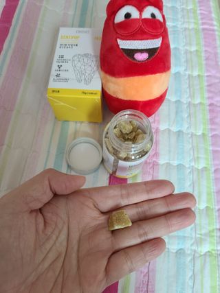 작심연구소 구취제거+충치예방+치아화이트닝 마법의 캔디 덴티팝3종(맛 랜덤 발송) — 5점을 준 리뷰어가 2022년 5월 올린 사용 사진