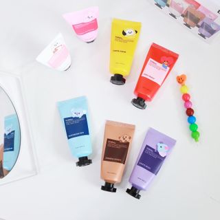 쿤달 BT21 시어버터 앤 마카다미아 퓨어 핸드크림 50ml 7구 기프트 세트 — 5점을 준 리뷰어가 2021년 3월 올린 사용 사진