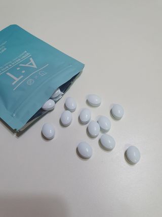 입 냄새 완화에 도움을 주는 에티켓 캔디 앳캔디 스트롱민트 — 5점을 준 리뷰어가 2021년 3월 올린 사용 사진