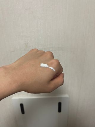 [AHC] 세이프온 에센스 선크림 올리브영 스페셜 증정 기획세트 — 4.5점을 준 리뷰어가 2022년 6월 올린 사용 사진