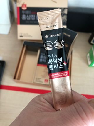 서울약사신협_투데이홍삼정플러스스틱_10g x 30포 — 5점을 준 리뷰어가 2021년 5월 올린 사용 사진