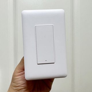 아카라 조명 스위치를 누워서 끄는 방법 (스마트 조명 스위치 2구 + 무선 리모트 스위치 1구 T1, 스마트 허브 E1) — 5점을 준 리뷰어가 2021년 12월 올린 사용 사진