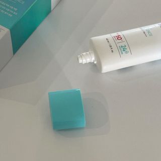 리더스코스메틱 리더스 카밍 바이오틱스 선 에센스 SPF 50+ PA++++ — 3점을 준 리뷰어가 2022년 6월 올린 사용 사진