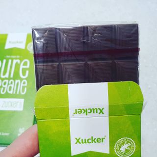 당류2g 자일리톨로 단맛을낸 슈카 퓨어비건 무설탕초콜릿 Xucker vegan 2개입 — 4점을 준 리뷰어가 2021년 4월 올린 사용 사진