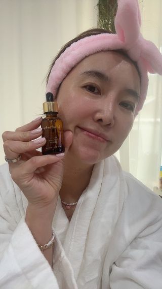 스킨큐어 산다화 비타민c 화이트닝 에센스 30ml — 5점을 준 리뷰어가 2024년 1월 올린 사용 사진