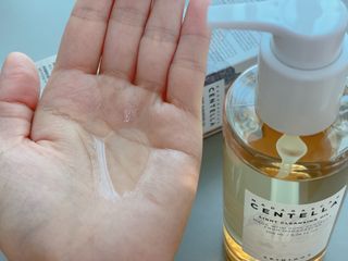 스킨1004 [SKIN1004] 마다가스카르 센텔라 라이트 클렌징 오일 200ml — 5점을 준 리뷰어가 2024년 8월 올린 사용 사진