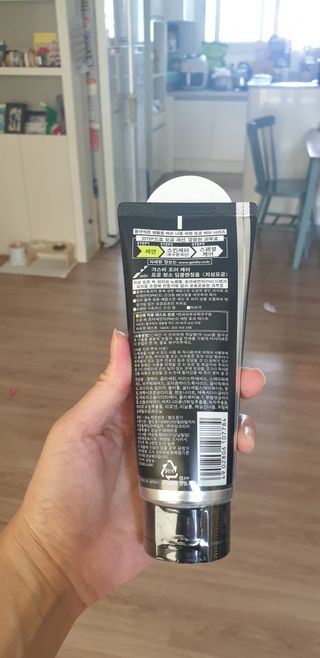 [갸스비] 지성 남성을 위한 포어케어 클렌징폼 — 5점을 준 리뷰어가 2021년 8월 올린 사용 사진