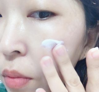 리더스코스메틱 리더스 카밍 바이오틱스 선 에센스 SPF 50+ PA++++ — 4.5점을 준 리뷰어가 2022년 5월 올린 사용 사진