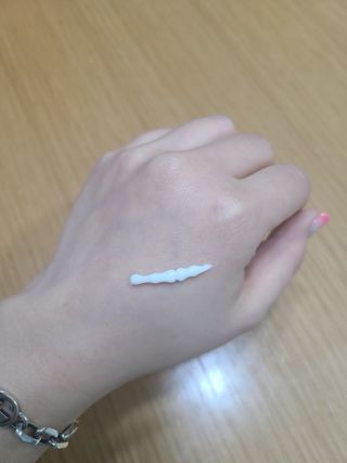 이엔코스 알부틴 알파 화이트닝크림 — 5점을 준 리뷰어가 2021년 2월 올린 사용 사진