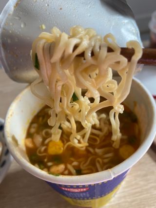 NISSIN 닛신 컵누들  4종 - 씨푸드오리지날, 씨푸드 스파이시, 씨푸드 커리, 씨푸드 XO소스 — 4점을 준 리뷰어가 2021년 12월 올린 사용 사진