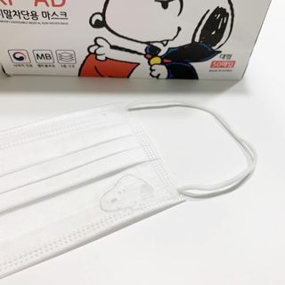 JHWORLD 스누피 마스크 정품 스누피 KF-AD 국내 비말차단 아동용 성인용 일회용 덴탈마스크 50매 — 5점을 준 리뷰어가 2021년 6월 올린 사용 사진
