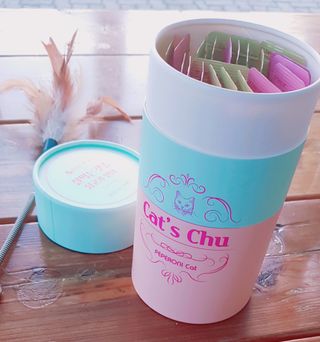 페페로니 잘 먹는 캣츄 - 무항생제 닭고기 12개 + 알래스카 연어 12개 — 5점을 준 리뷰어가 2021년 7월 올린 사용 사진