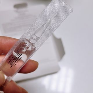 유니베르소 산소앰플 7일 집중케어 앰플 — 2.5점을 준 리뷰어가 2021년 8월 올린 사용 사진
