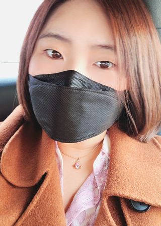 위케어 KF94 마스크 숨쉬기편한 귀안아픈마스크 국산원부자재 사용 식약처 승인 마스크 — 5점을 준 리뷰어가 2021년 3월 올린 사용 사진