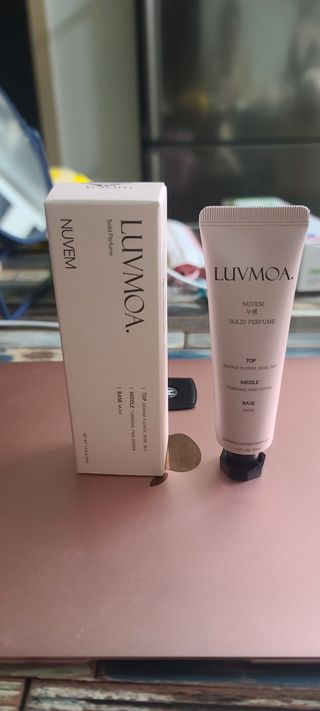 러브모아 향수 고체향수 승무원 고체향수 바르는 향수 니치향수 도손 우드세이지 앤 씨솔트 — 5점을 준 리뷰어가 2022년 10월 올린 사용 사진