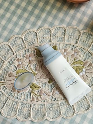 [스킨1004] 마다가스카르 센텔라 히알루-시카 워터핏 선세럼 50ml — 5점을 준 리뷰어가 2024년 5월 올린 사용 사진