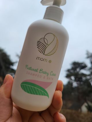 mom e 맘이 내추럴 베이비 케어 샴푸앤바스+로션 — 5점을 준 리뷰어가 2021년 1월 올린 사용 사진