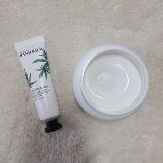 버텍스넘버원 버텍스 넘버원 햄프씨드오일 핸드밤, 바디크림 — 4점을 준 리뷰어가 2022년 3월 올린 사용 사진