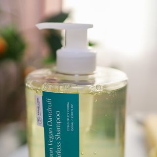 닥터시드 페퍼민트 앤 레몬 비건 비듬케어 쿨 탈모 샴푸 (1000ml) — 5점을 준 리뷰어가 2024년 1월 올린 사용 사진