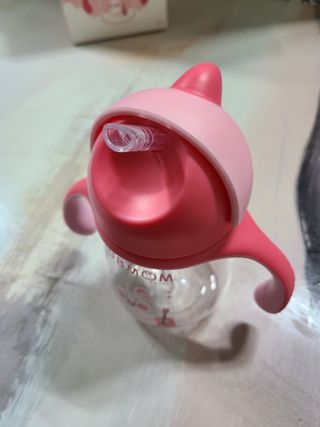 유비맘 트라이탄 코니빨대컵_컬러 랜덤 발송 — 5점을 준 리뷰어가 2020년 12월 올린 사용 사진