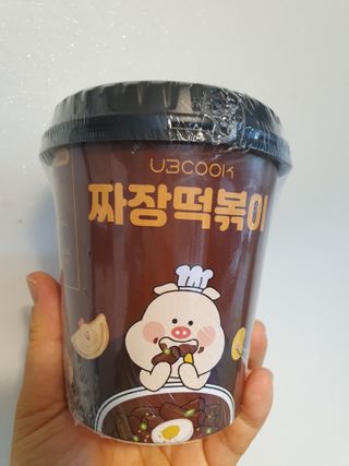 유비쿡 컵떡볶이 매운컵떡볶이2개/ 짜장컵떡볶이 2개  총 4개세트 — 5점을 준 리뷰어가 2021년 2월 올린 사용 사진
