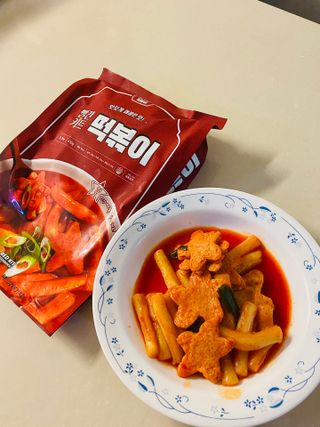 빨간키트 떡볶이 밀키트 2~3인분 매운맛 국물 떡볶이 만들기 쉬운 황금 레시피 분말 소스로 간편한 요리 — 3.5점을 준 리뷰어가 2021년 8월 올린 사용 사진