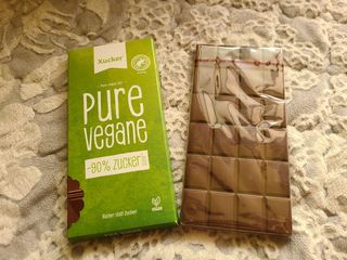 당류2g 자일리톨로 단맛을낸 슈카 퓨어비건 무설탕초콜릿 Xucker vegan 2개입 — 5점을 준 리뷰어가 2021년 4월 올린 사용 사진