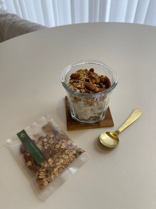 [그래한끼] 무설탕/저당 시리얼타입 수제그래놀라 (40gX10개) — 5점을 준 리뷰어가 2022년 8월 올린 사용 사진