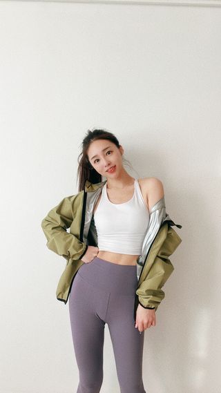 크노텐 후디집업자켓(다이어트땀복) — 5점을 준 리뷰어가 2022년 3월 올린 사용 사진