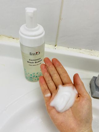 아임오 페미닌워시 150ML + 페미닌티슈6입 + 아임오스티커 + 쿠폰북 — 4.5점을 준 리뷰어가 2021년 10월 올린 사용 사진