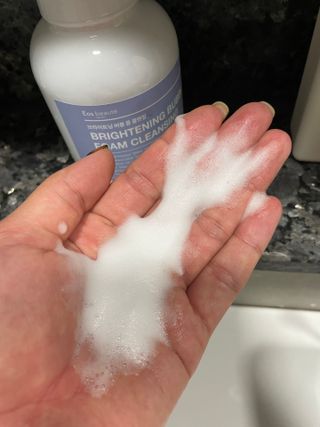 약손명가코스메틱 에오스보떼 브라이트닝 버블 폼 클렌징 300ml — 3.5점을 준 리뷰어가 2021년 12월 올린 사용 사진