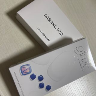 데싱디바 글레이즈 젤네일 별빛유리네일 6종_랜덤발송 — 2.5점을 준 리뷰어가 2021년 8월 올린 사용 사진